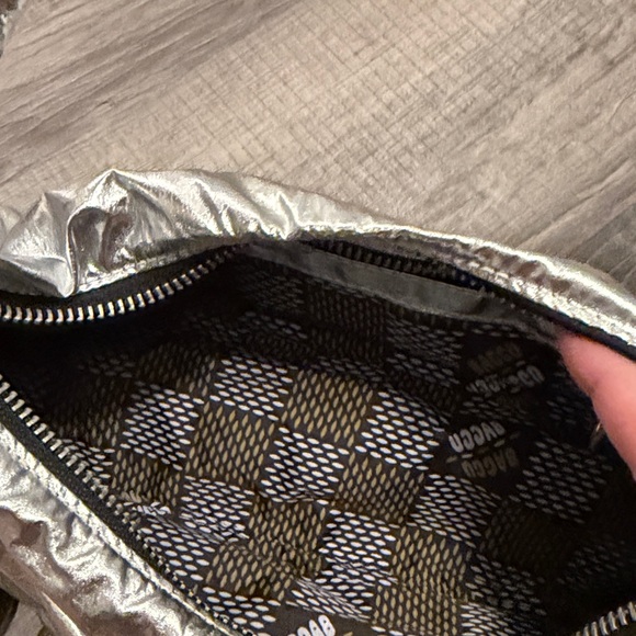 BAGGU Metallic Brass Shoulder Bag RARE and Silver Shoulder Bag. Lot - Picture 8 of 10